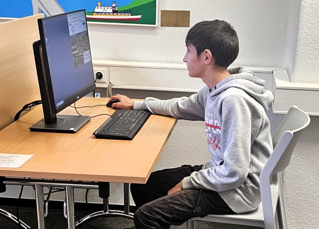 20251020 Besuch in Stadtbücherei 04.jpg