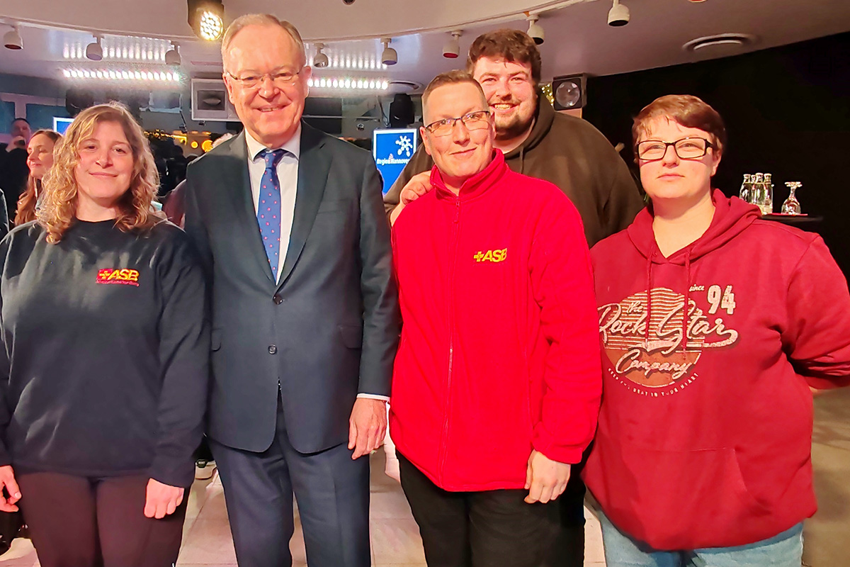 Helfer feiern bei großer Dankes-Party für den Hochwassereinsatz