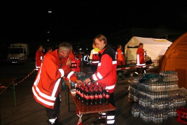 Geschichte des ASB-Kreisverbands Bei Styroporhersteller Kluth in Barsinghausen bricht 2011 ein Großbrand aus. Die Samariter kümmern sich um die Verpflegung und sanitätsdienstliche Absicherung der vielen Einsatzkräfte.