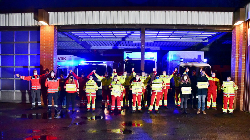 20220222 Menschenkette für das Impfen 02.JPG