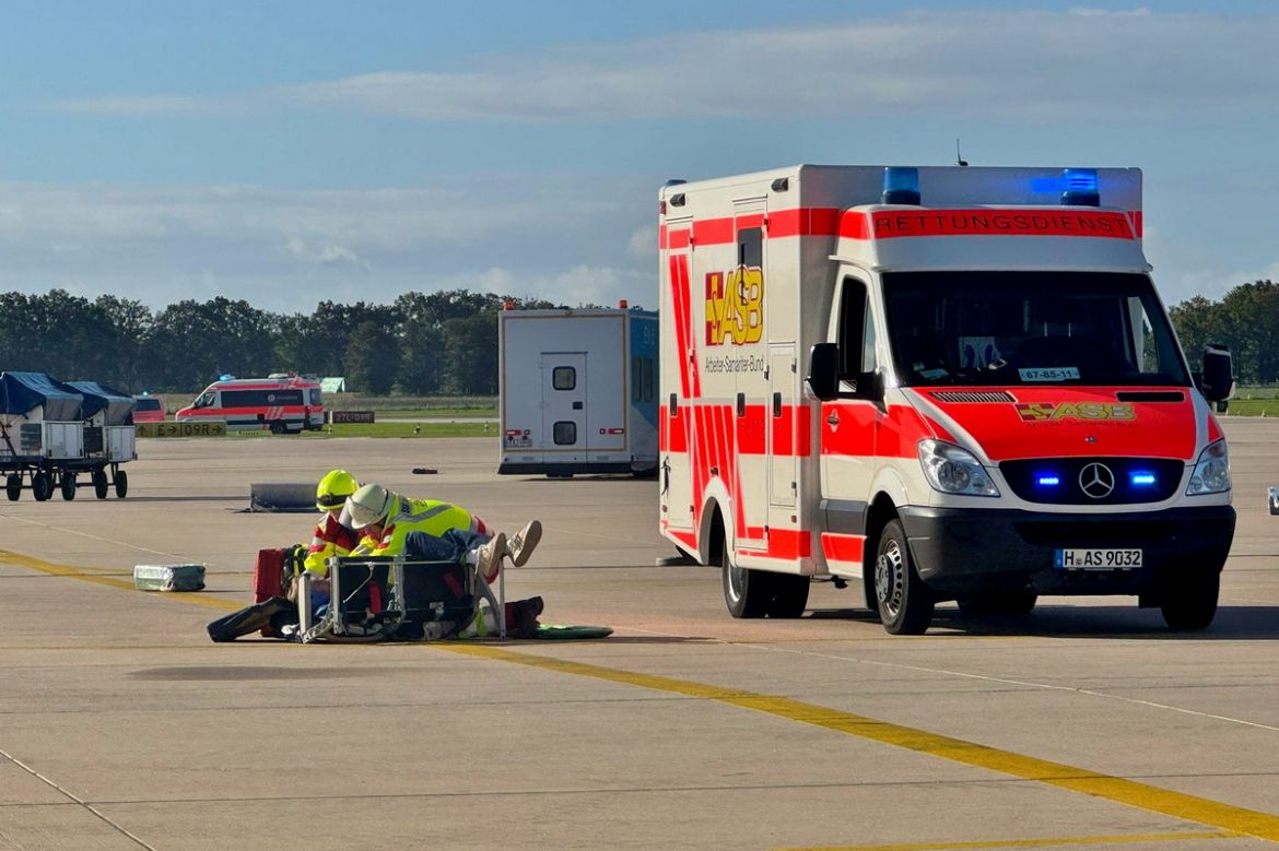 20250929 SEG bei Übung Flugplatz Hannover 01.JPG