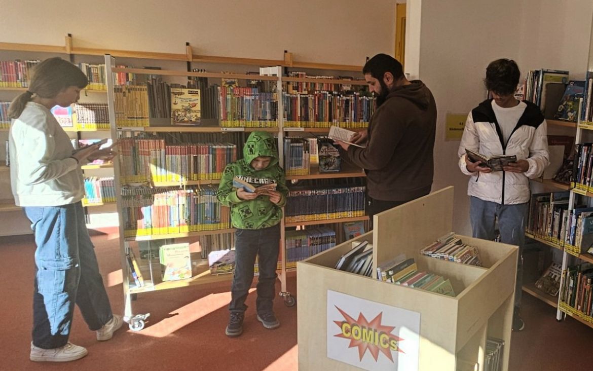 20251020 Besuch in Stadtbücherei 05.jpg